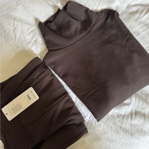 Rhone DreamGlow Trousers and mock turtleneck in espresso size M.